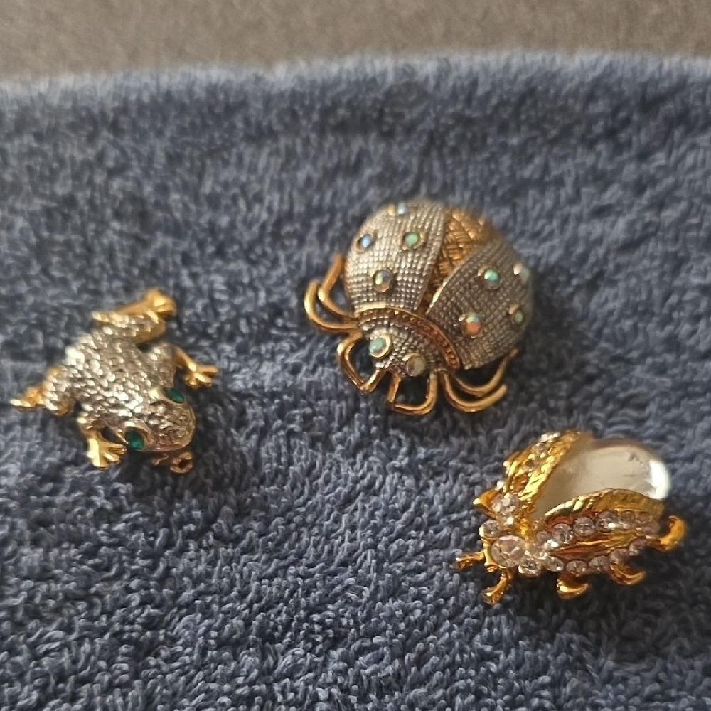 Gold-Tone Retro Insect Animal Brooch Trio w Rhinestones Frog & 2 Beatles Pins.
